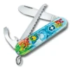 Victorinox Kindermesser Delfin mit Zubehör und Malbuch in Geschenkbox – Bild 2