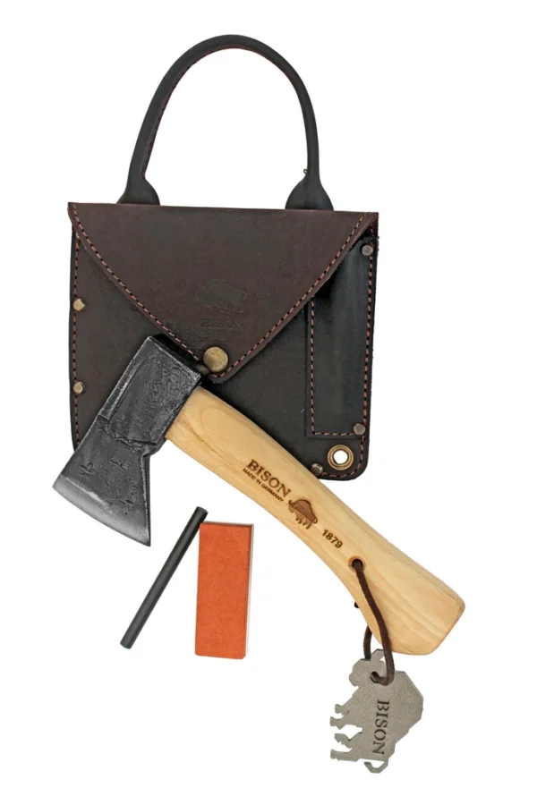 Bison 1879 Trekkingbeil Set mit Feuerstahl und DUO Schleifstein, braun