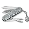 Victorinox Classic SD Brilliant Damast Taschenmesser mit 5 Funktionen – Bild 2