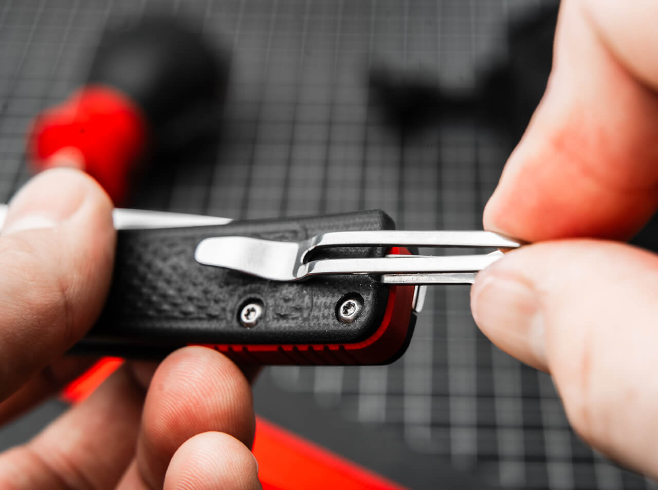 Böker Plus Fire Ant Black Flipjoint Einhandmesser mit Hosenclip – Bild 4