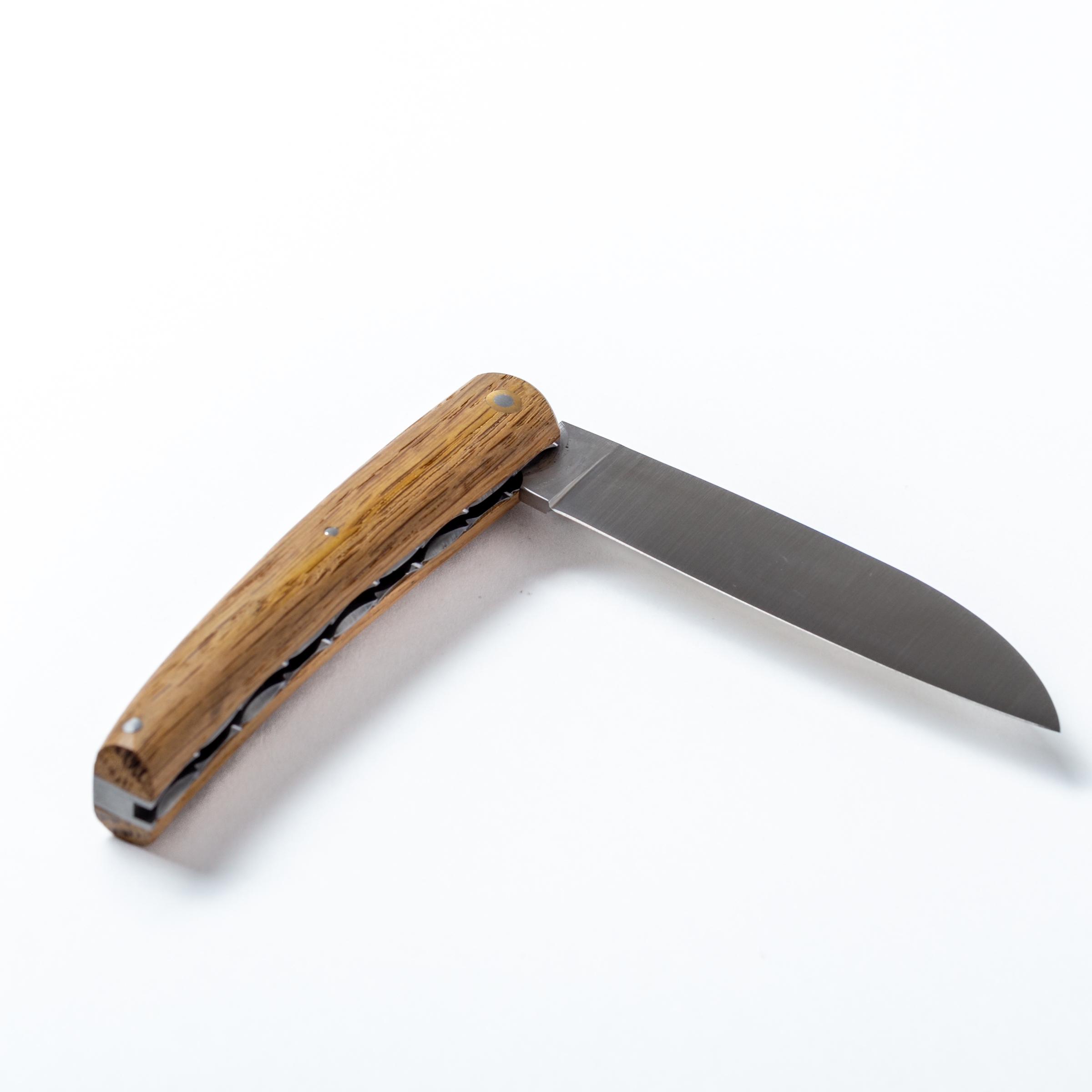 Le Liadou Taschenmesser handziseliert, Fasseiche Griffschalen Braun – Bild 3