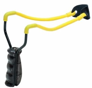 Schleuder Zwille mit Kugelmagazin im Griff